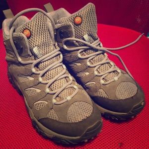 Merrell Hiking Boots Size 9
